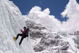 Nepal sẽ chỉ cấp phép leo Everest cho những ai từng đạt mốc 7.000 mét tại nước này