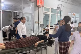 Bộ Y tế yêu cầu tập trung cứu chữa các nạn nhân trong vụ lật xe khách ở Hà Tĩnh