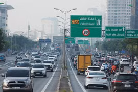 Xây dựng lộ trình thu phí ô tô vào khu vực trung tâm Hà Nội trong giờ cao điểm