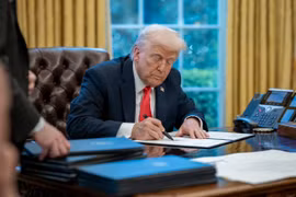 Thế giới, thị trường lo lắng khi ông Trump chuẩn bị áp thuế 'Ngày giải phóng'