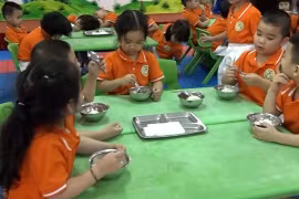 Bộ GD-ĐT: Tăng cường giám sát bếp ăn bán trú trường học