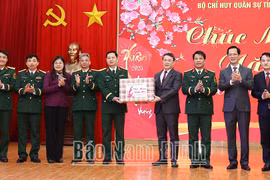Lãnh đạo tỉnh Nam Định thăm, chúc Tết các đơn vị làm nhiệm vụ đêm Giao thừa