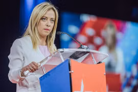 Ý đưa người di cư tới Albania theo kế hoạch gây tranh cãi