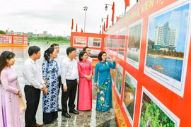 Triển lãm ảnh về thành tựu kinh tế - xã hội của TP Hải Phòng và tỉnh Hải Dương