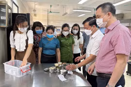 Ban Chỉ đạo liên ngành Trung ương lập 4 đoàn kiểm tra an toàn thực phẩm Tết Bính Ngọ tại 8 tỉnh, thành