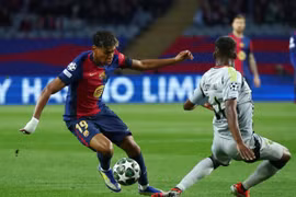Barcelona và Bayern thẳng tiến vào tứ kết Champions League 2024/25