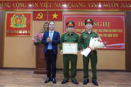 Phá đường dây cho vay lãi nặng 9.000 tỷ đồng do người nước ngoài điều hành, Công an Đà Nẵng được tặng Bằng khen
