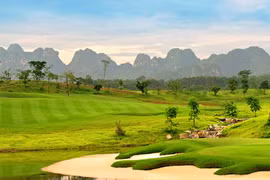 Sân golf của ông chủ người Hàn huy động trái phiếu để trả nợ
