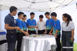 Sinh viên trường nghề thi tài kịch tính chế tạo giải pháp năng lượng xanh