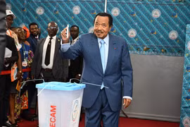 Tổng thống già nhất thế giới tái đắc cử ở Cameroon, biểu tình nổ ra