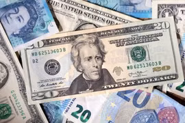 Đồng đô la Mỹ phục hồi sau cú sốc từ phát biểu ôn hòa của Powell