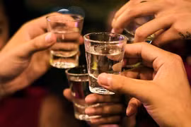 Bộ Y tế yêu cầu dừng lưu thông rượu nghi gây ngộ độc khiến 1 người tử vong ở Hải Phòng