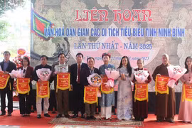 Khai mạc Liên hoan văn hoá dân gian các di tích tiêu biểu tỉnh Ninh Bình lần thứ I