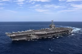 Houthi tấn công tàu sân bay Mỹ ba lần trong 24 giờ