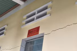 Gia Lai: Nhiều nhà dân và trụ sở xã xuất hiện vết nứt sau tiếng nổ lớn dưới lòng đất