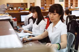 Bộ Nội vụ: Tiền trả cho cán bộ tinh giản thấp hơn tiền lương công tác 5 năm