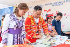 Mang báo xuân về với Lễ hội Lồng Tồng