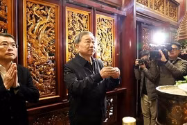 Tổng Bí thư Tô Lâm dâng hương tưởng niệm các Vua Hùng tại Phú Thọ