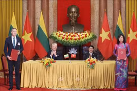 Chủ tịch nước Lương Cường và Tổng thống Litva chứng kiến lễ ký kết các văn kiện hợp tác