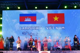 Bền chặt tình hữu nghị, gắn kết phát triển vùng biên