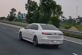 Bị người dân ghi hình, tài xế BMW che biển số nhận “án phạt nguội” 23 triệu đồng