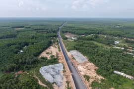 Hỗ trợ vật liệu thi công đường Hồ Chí Minh đoạn Chơn Thành - Đức Hòa