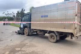 Bé trai 10 tuổi tử vong sau va chạm giữa xe máy và xe tải ở Lâm Đồng
