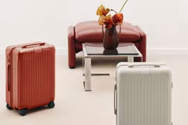 RIMOWA ra mắt hai sắc màu mang hơi thở thiên nhiên cho bộ sưu tập Essential