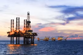 Giá xăng dầu hôm nay 29/5/2025: Giá dầu thế giới bật tăng do gián đoạn nguồn cung