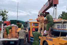 Khẩn trương cứu trợ hơn 3.000 hộ dân vùng ngập sâu ở Thanh Hóa