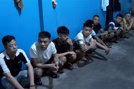 Phá đường dây mua bán người, ép làm tiếp viên tại các quán karaoke
