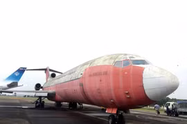 18 năm bị bỏ rơi ở Nội Bài, Boeing B727 sắp 'hồi sinh' thành giáo cụ hàng không