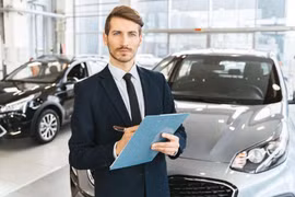 Đừng nói những điều này với nhân viên bán hàng nếu muốn mua xe giá tốt