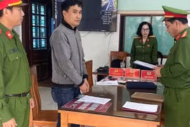 Người đàn ông đối diện nguy cơ mất nhà vì nhờ đứng tên 'sổ đỏ' vay ngân hàng