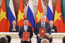 Tổng Bí thư Tô Lâm và Tổng thống Vladimir Putin chứng kiến trao văn kiện hợp tác