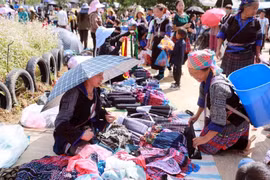 Dập dìu chợ phiên Nậm Pắt