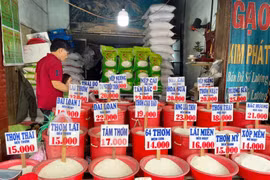 Giá gạo trong nước đang giảm, giá thịt lợn lại tăng