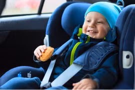 Làm sao để trẻ vui vẻ ngồi ghế xe?