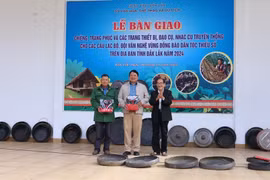 Trao chiêng, tặng áo: Đắk Lắk hỗ trợ thiết thực cho văn hóa dân gian