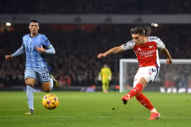 Đánh bại Tottenham, Arsenal hâm nóng cuộc đua vô địch Ngoại hạng Anh
