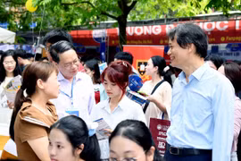 ĐH Kinh tế Quốc dân nâng chỉ tiêu kỷ lục, 'mở cửa' nhiều ngành mới, điểm sàn không phân biệt tổ hợp