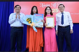 Hội Nhà báo TP.Hồ Chí Minh trao giải Bìa báo xuân Ất Tỵ 2025