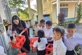 Chặn 'lạm thu' đầu năm học: Không gộp nhiều khoản, không thu trước nhiều kỳ