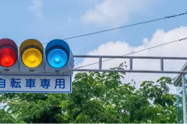 Vì sao đèn giao thông ở Nhật lại có màu xanh lam thay vì xanh lá?