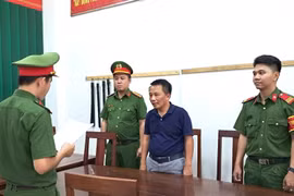 Tạm giam đại gia ngành gỗ nhận 'chạy án' rồi chiếm đoạt cả chục tỷ đồng