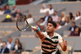 Carlos Alcaraz vào chung kết Roland Garros sau khi Musetti bỏ cuộc giữa chừng