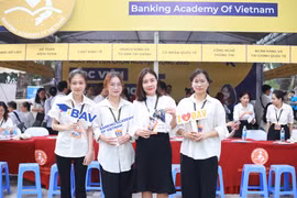 Học viện Ngân hàng giữ điểm sàn 21, tổ hợp C00 và C03 sẽ 'vượt mặt' D01 đến 2,5 điểm
