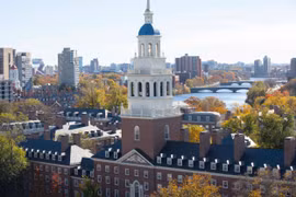 Ông Trump ký sắc lệnh tạm ngừng visa du học tại Đại học Harvard