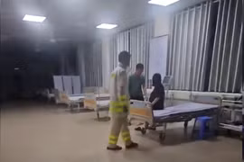 CSGT Quảng Ninh dùng xe tuần tra đưa sản phụ đi sinh giữa đêm bão
