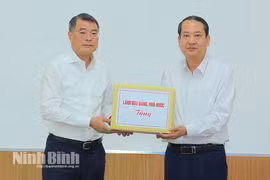 Trao hỗ trợ của Đảng, Nhà nước cho Nhân dân tỉnh Ninh Bình khắc phục hậu quả bão số 10